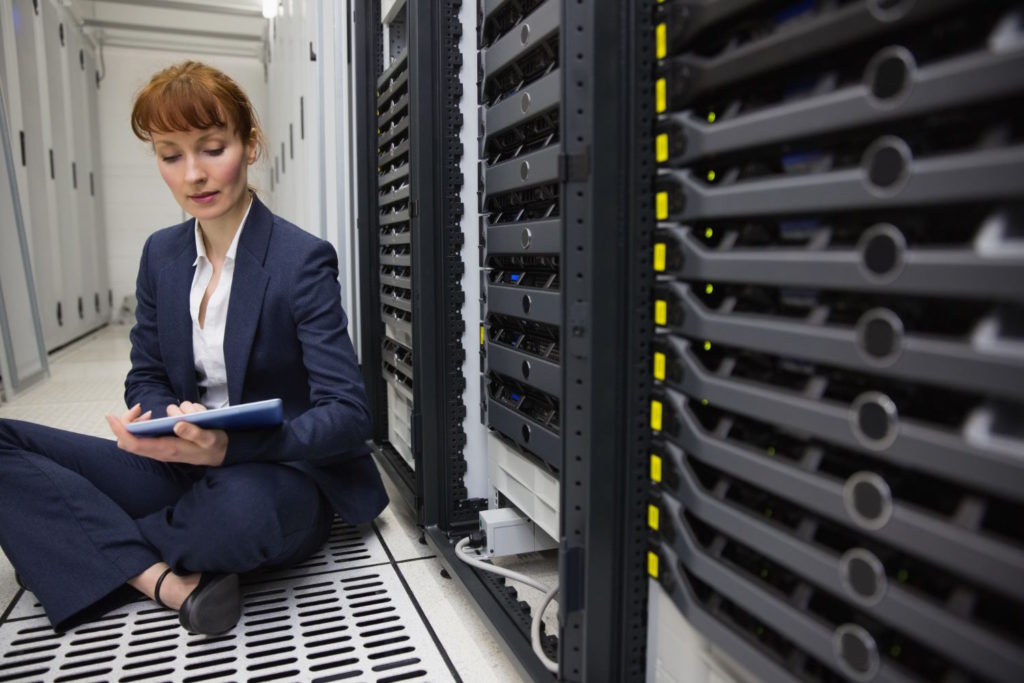 Serwery NAS (Network Attached Storage) to urządzenia, które pozwalają na przechowywanie i udostępnianie danych w sieci
