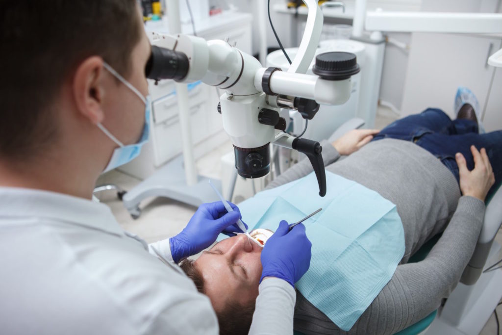 Mikroskopowe leczenie zębów to prawdziwa rewolucja w dziedzinie stomatologii